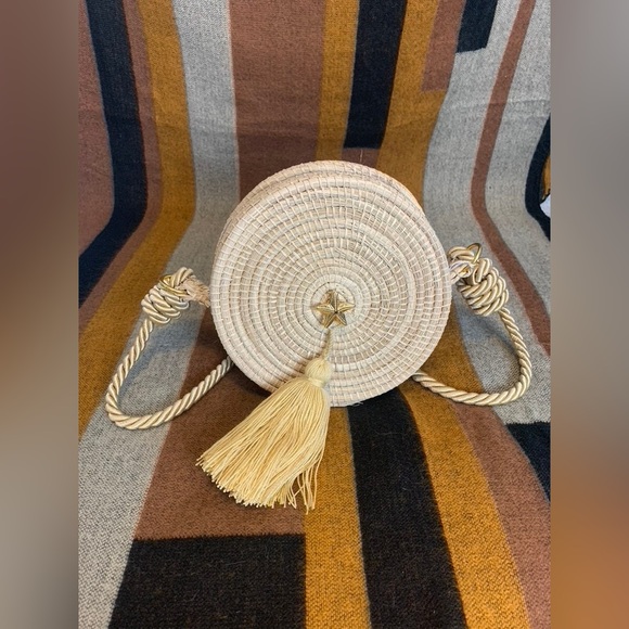 Minimalist Round Handwoven Shoulder Bag with Gold Tassels - Elegant Summer Bag - Picture 5 of 5